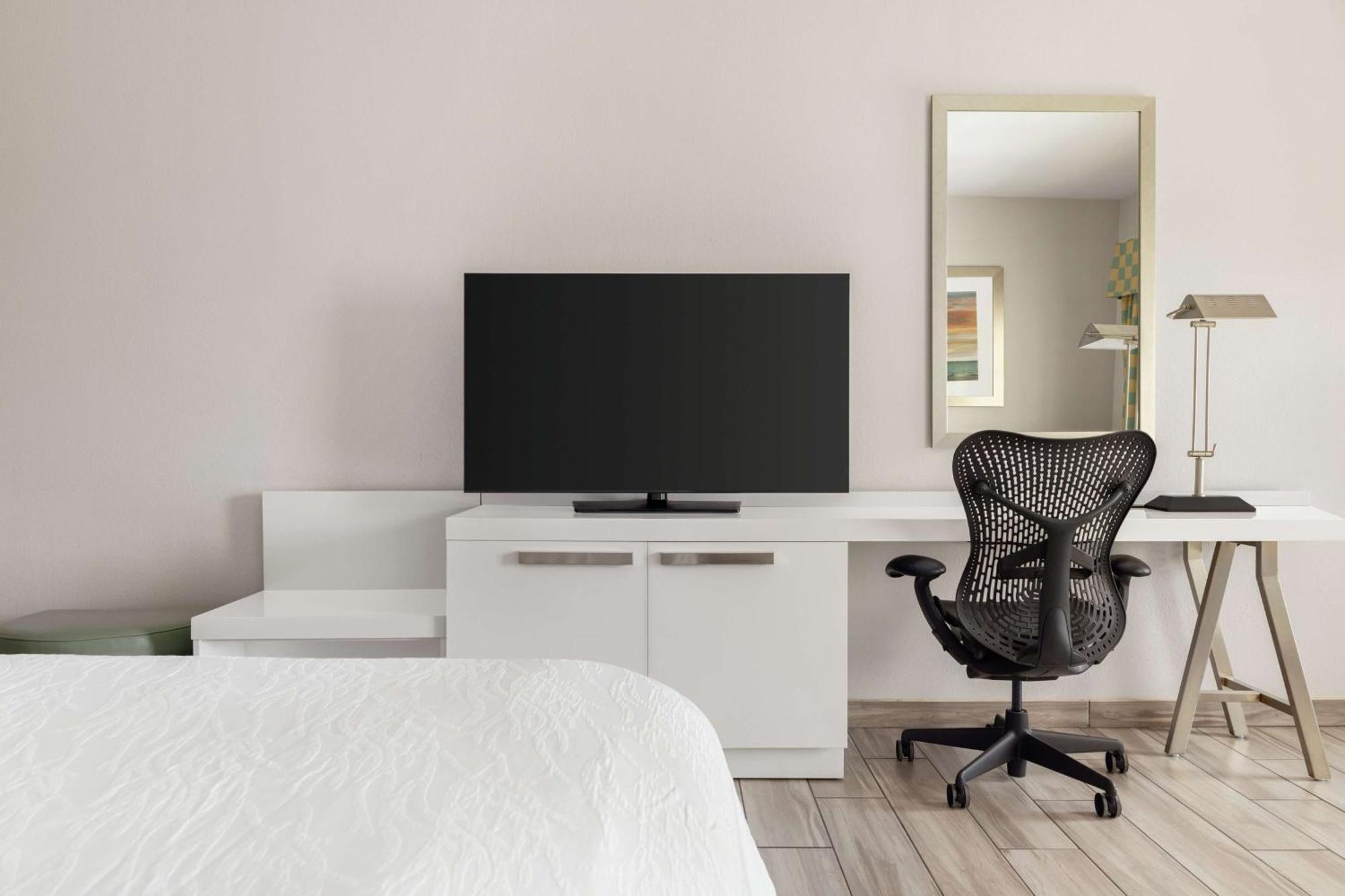 Hotel Hilton Garden Beachfront 3*